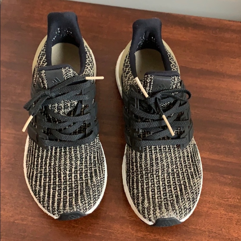 Adidas boys ultra boost sneakers size US 5 1/2